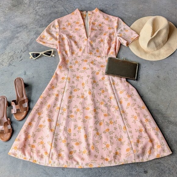 Vintage Handmade Pastel Orange Floral Short Sleeve V-Neck Fit and Flare  Dress is available for purchase on au PAY Market - Imported Goods Online  Store Co.Ltd. | au PAY Market - Online
